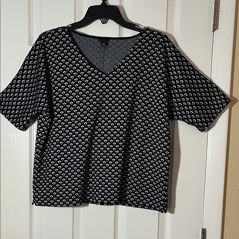 Ann Taylor blue print pullover short sleeve round neck rayons knit blend sz LG